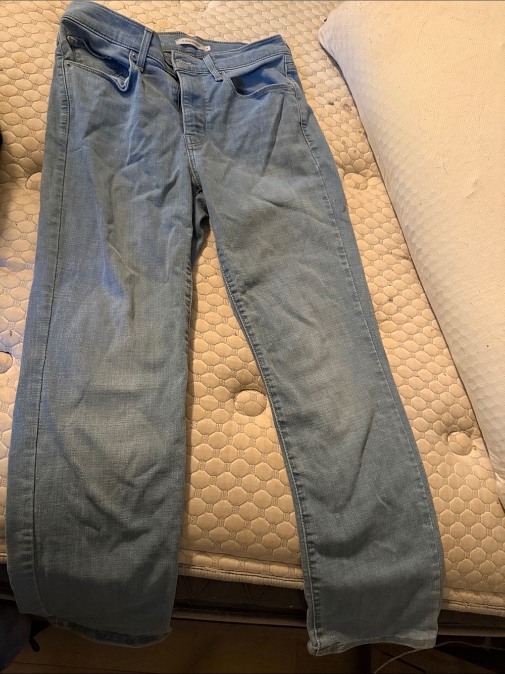 W27 L28 
Light Blue Women’s Jeans - Classic Straight Fit